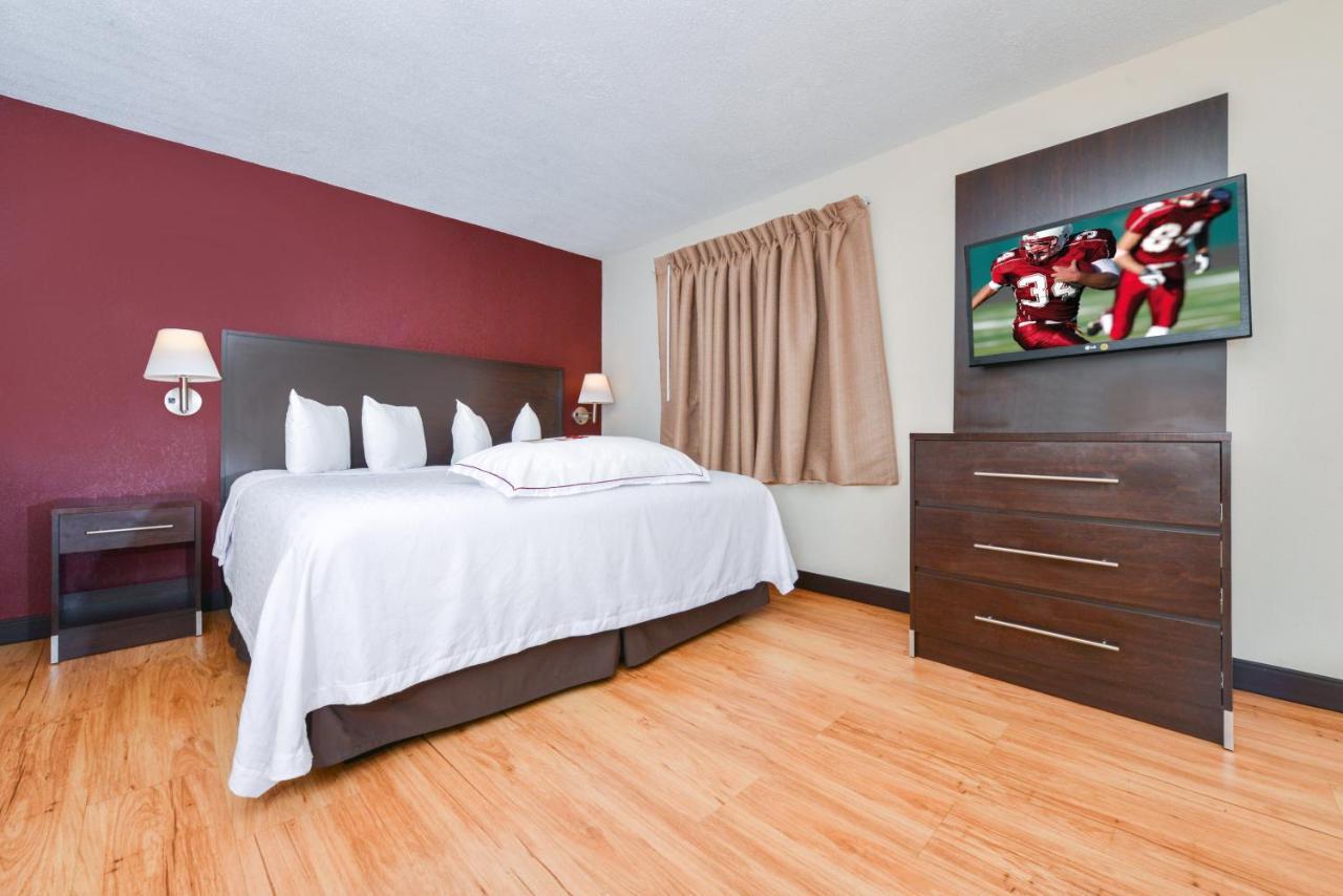 Red Roof Inn Plus+ & Suites Guilford Dış mekan fotoğraf