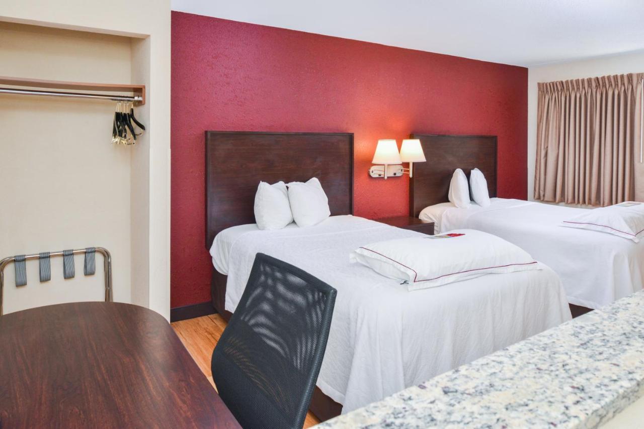 Red Roof Inn Plus+ & Suites Guilford Dış mekan fotoğraf