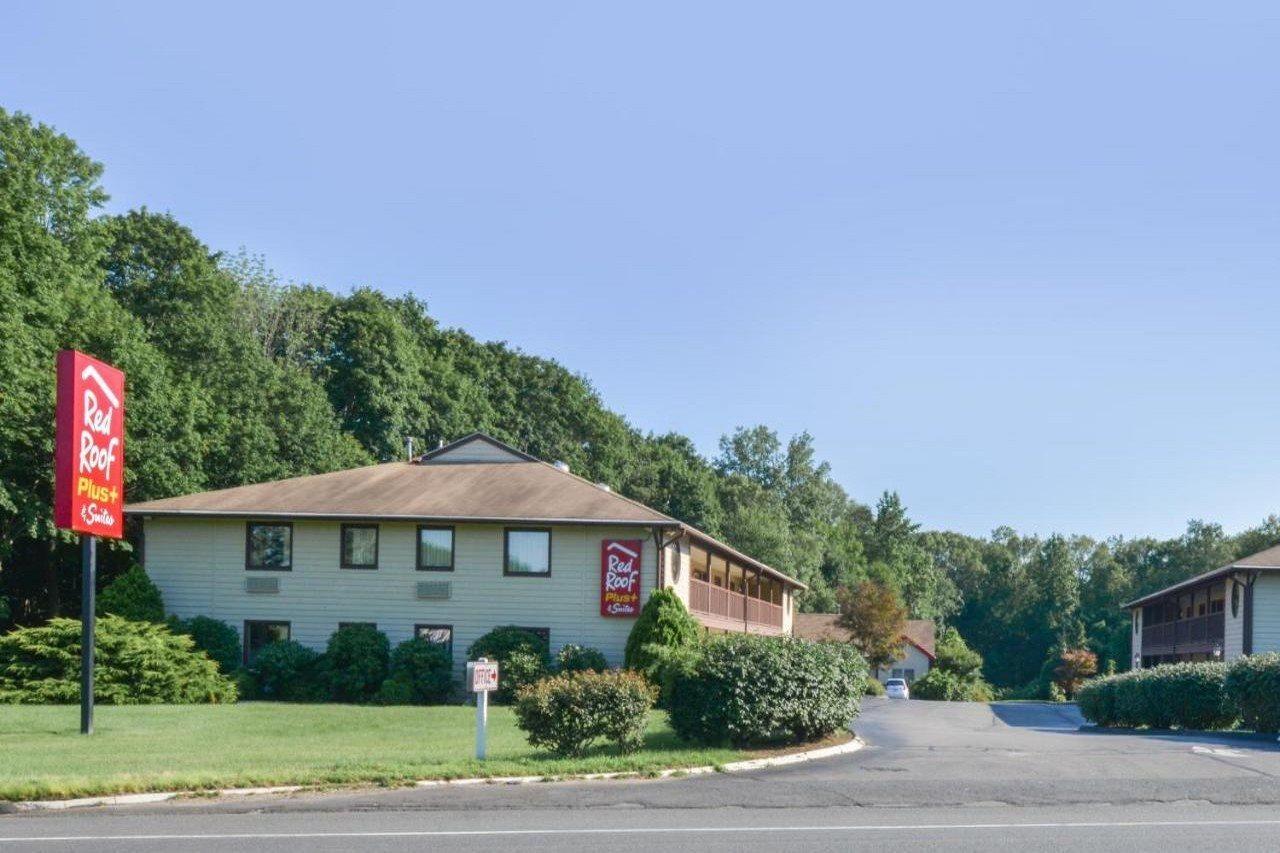 Red Roof Inn Plus+ & Suites Guilford Dış mekan fotoğraf