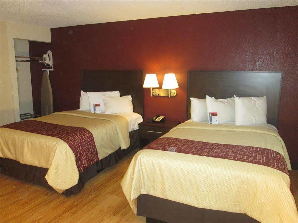 Red Roof Inn Plus+ & Suites Guilford Dış mekan fotoğraf